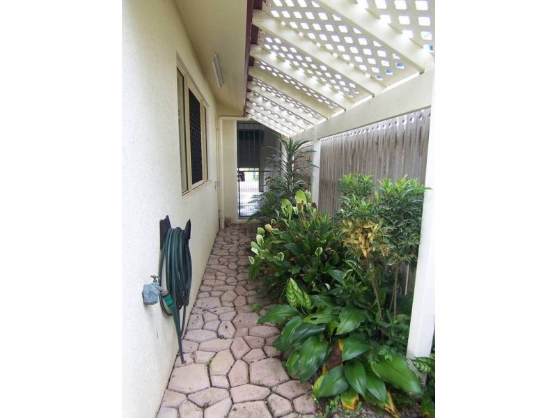 6 Fishtail St., Kirwan QLD 4817