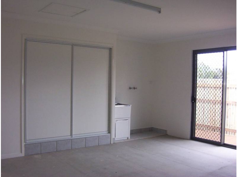 8 Moor Court, Kelso QLD 4815