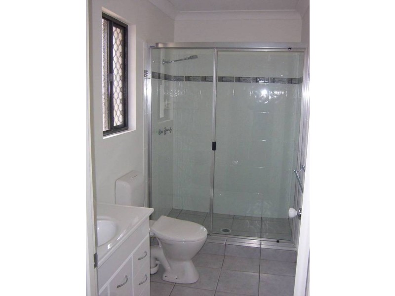 8 Moor Court, Kelso QLD 4815