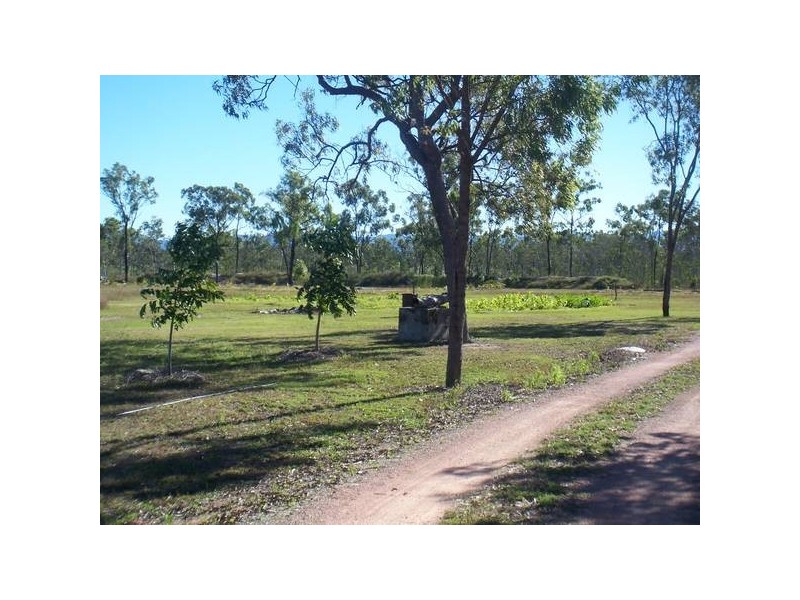 9 Holstein St., Black River QLD 4818