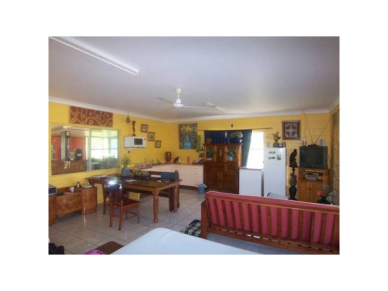 9 Holstein St., Black River QLD 4818