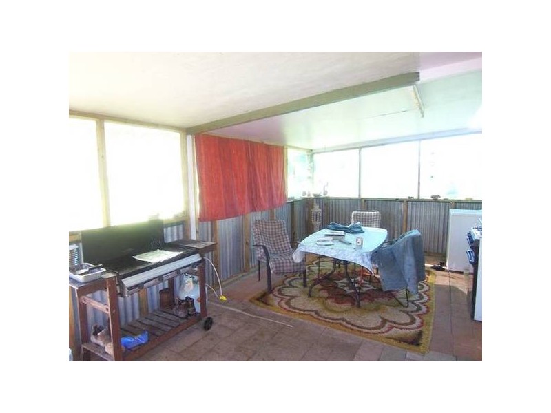 9 Holstein St., Black River QLD 4818