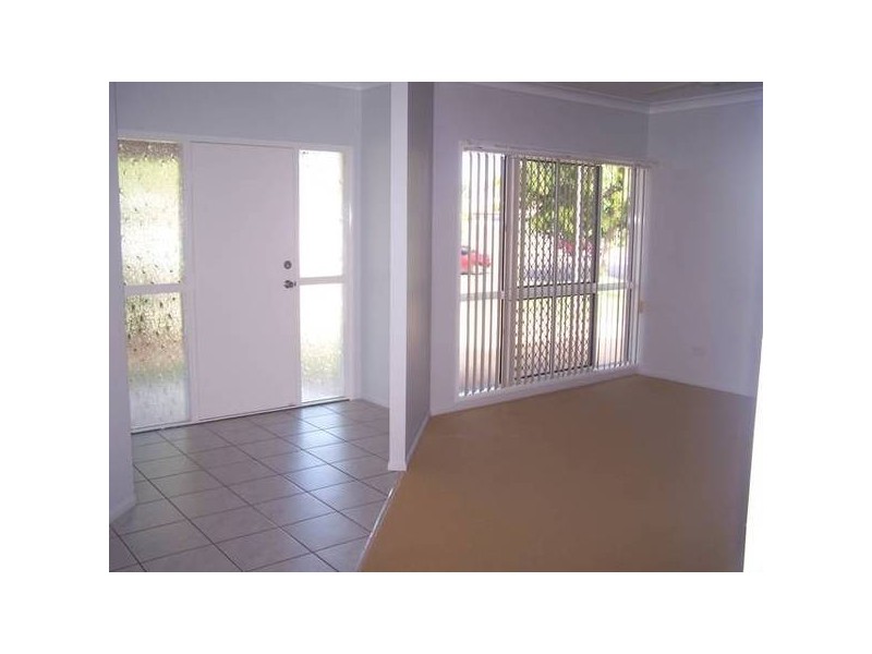 Sandstone Dve., Kirwan QLD 4817