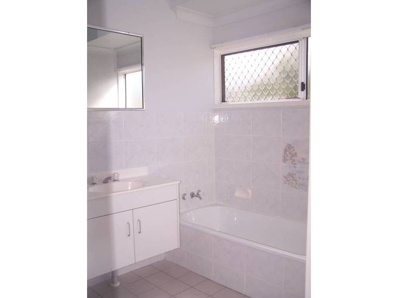 Sandstone Dve., Kirwan QLD 4817