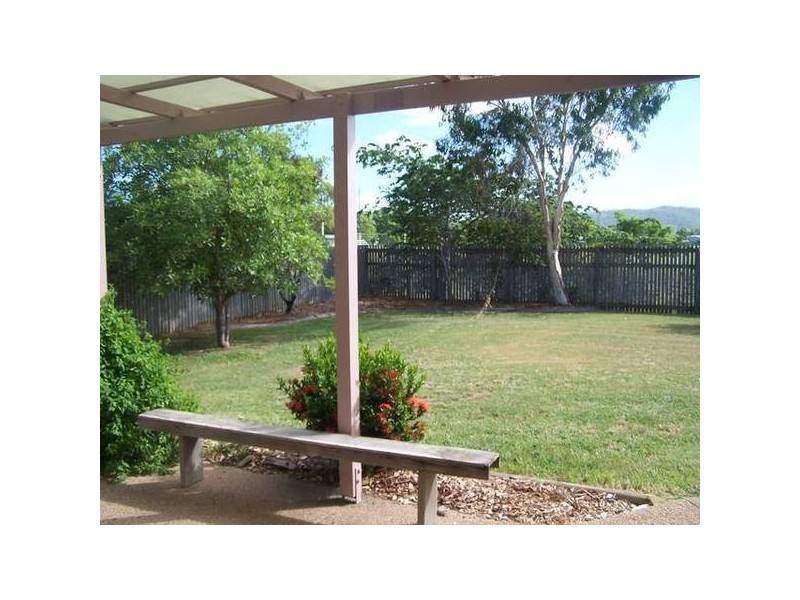 Sandstone Dve., Kirwan QLD 4817