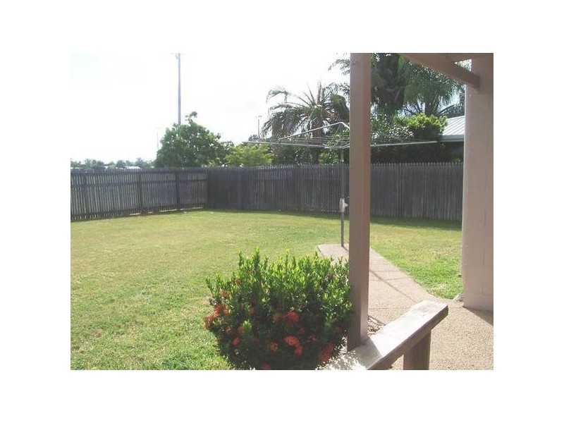 Sandstone Dve., Kirwan QLD 4817