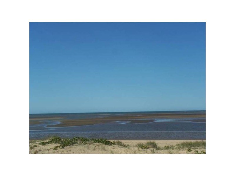 Frank Randall Dve., Cungulla QLD 4816