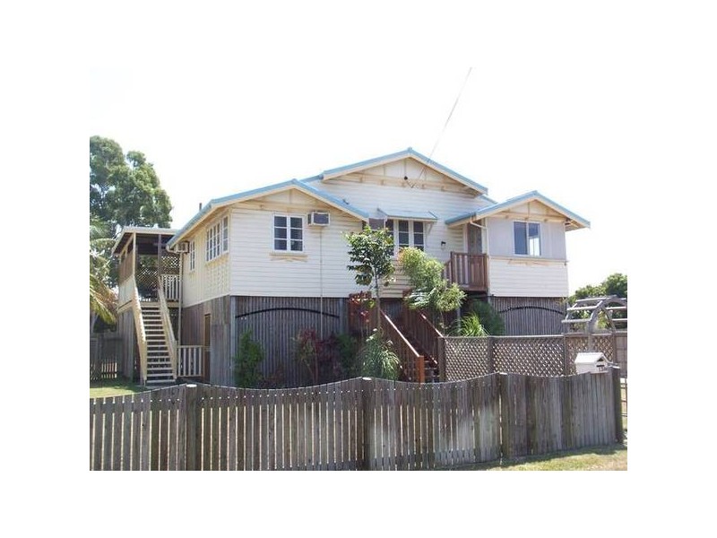 13 Kitchener Rd., Pimlico QLD 4812