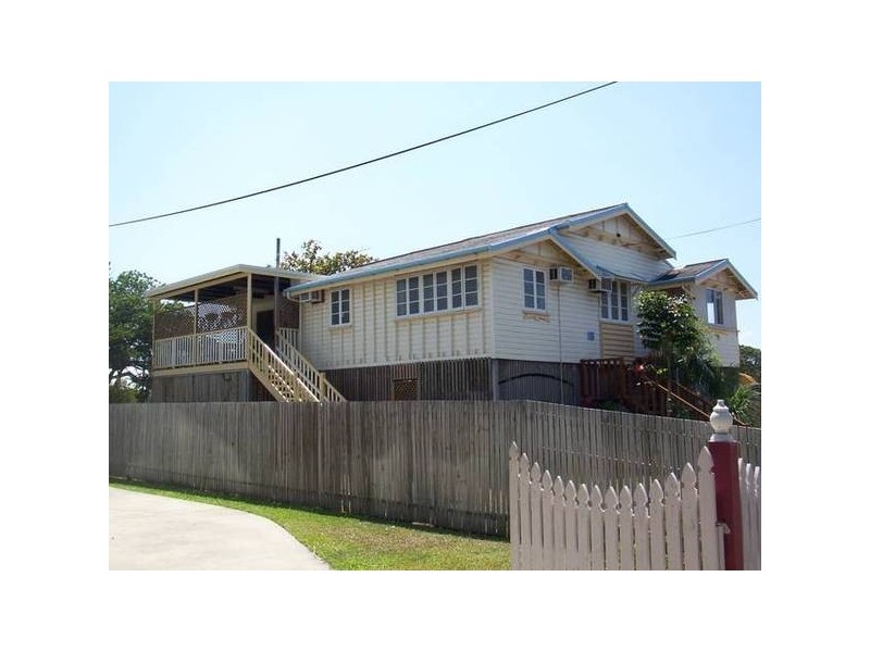 13 Kitchener Rd., Pimlico QLD 4812