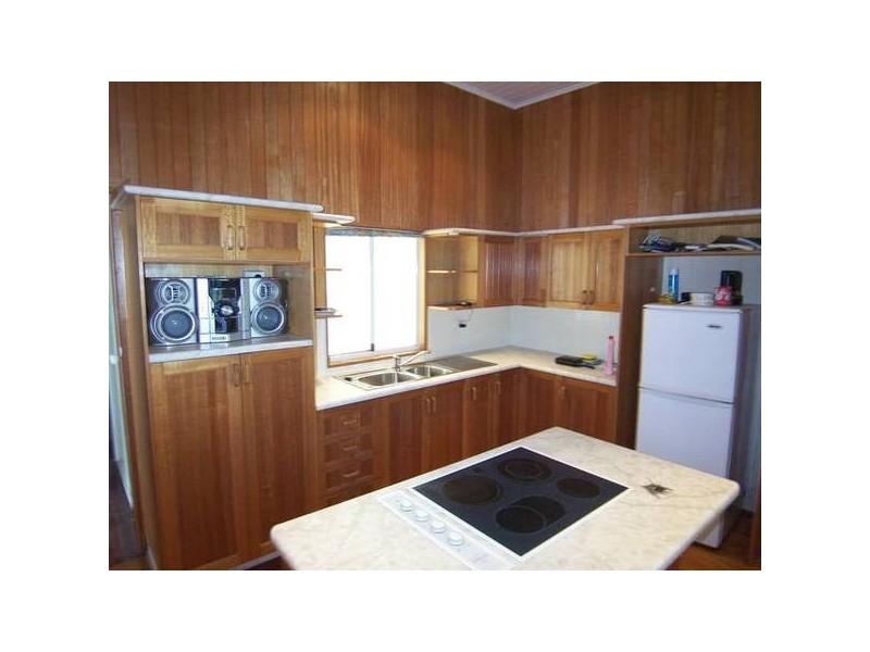 13 Kitchener Rd., Pimlico QLD 4812