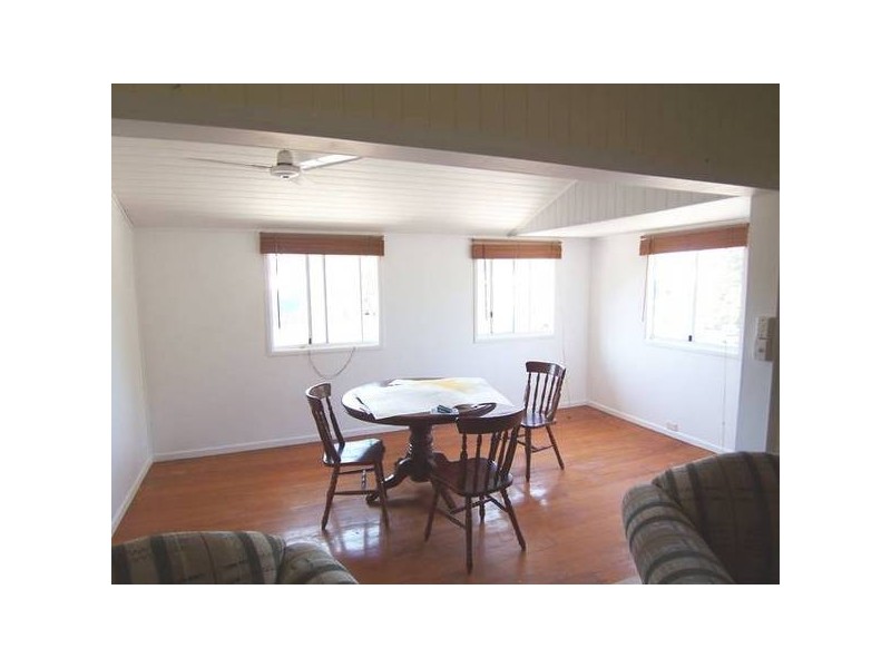 13 Kitchener Rd., Pimlico QLD 4812