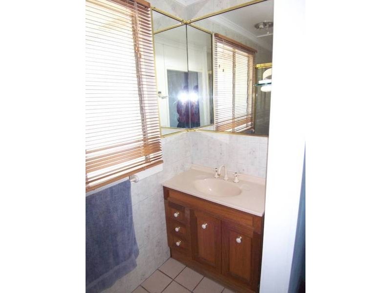 13 Kitchener Rd., Pimlico QLD 4812