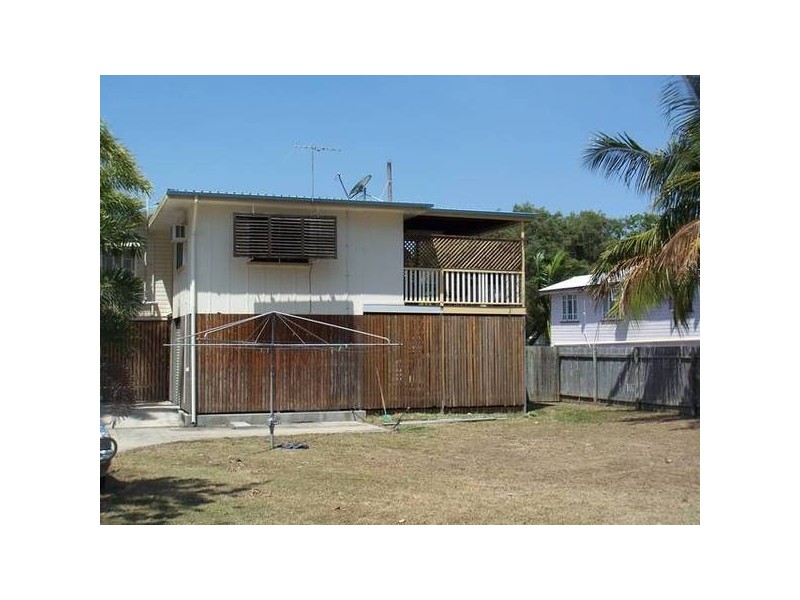 13 Kitchener Rd., Pimlico QLD 4812