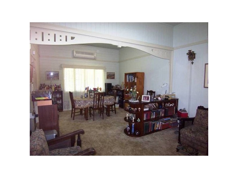 4 James Street, West End QLD 4810