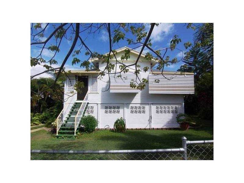 4 James Street, West End QLD 4810