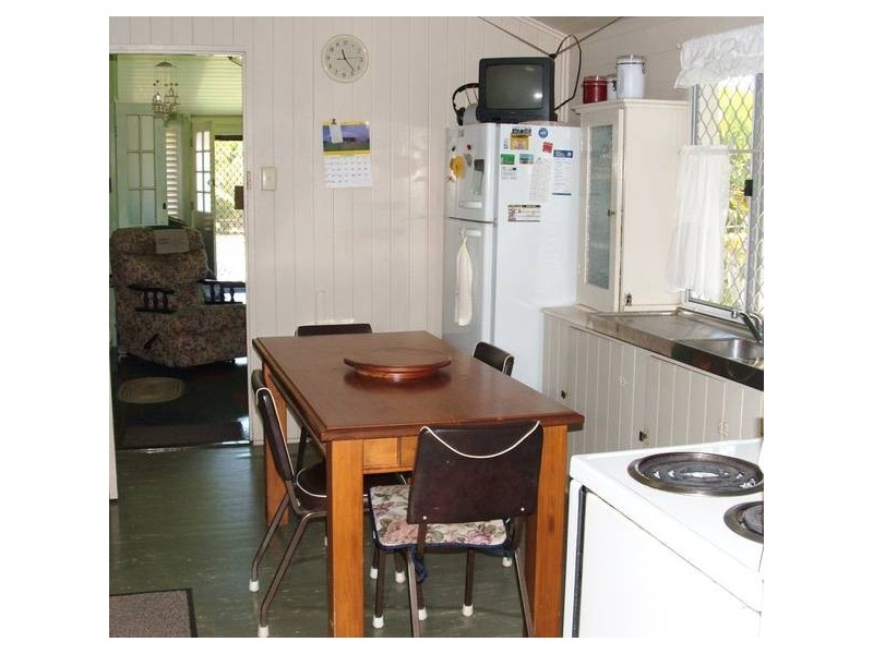 4 James Street, West End QLD 4810