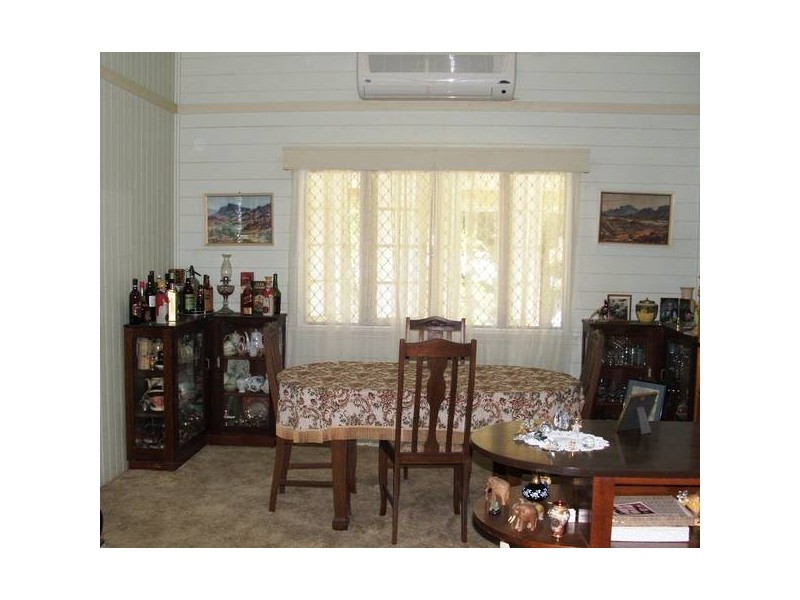 4 James Street, West End QLD 4810