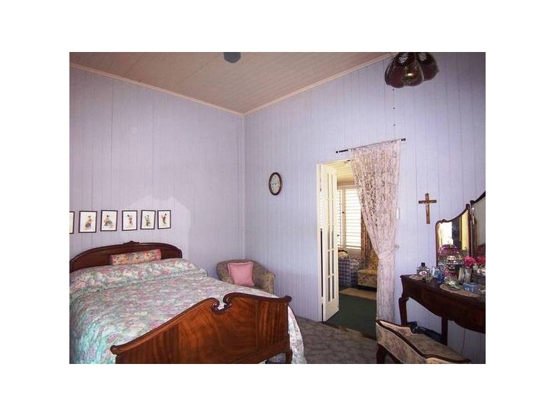 4 James Street, West End QLD 4810