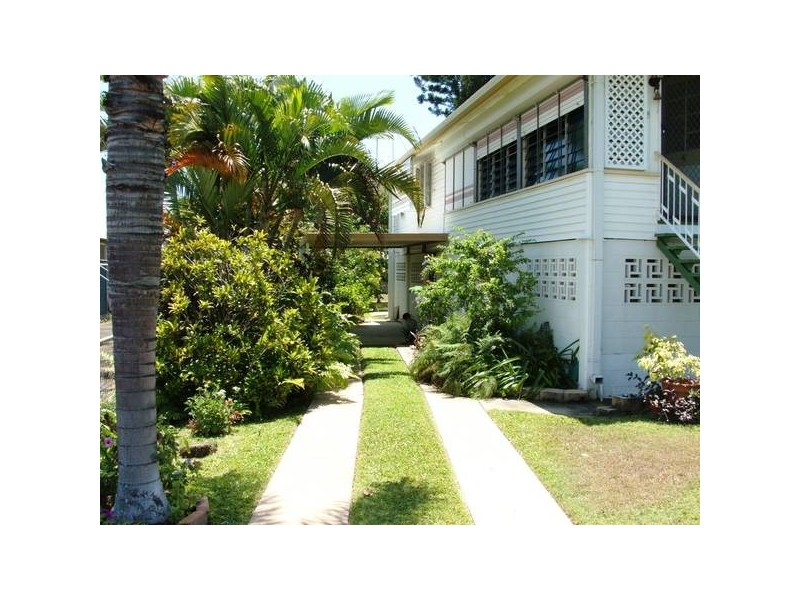 4 James Street, West End QLD 4810