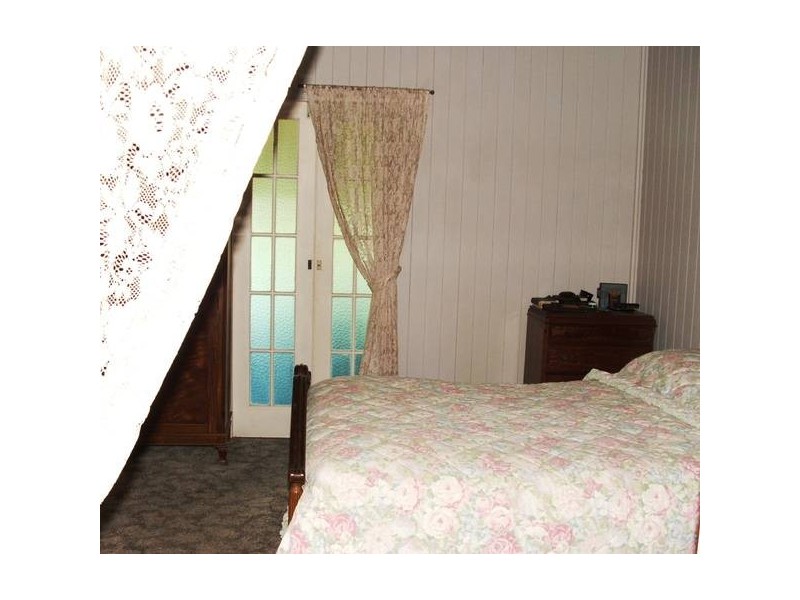 4 James Street, West End QLD 4810