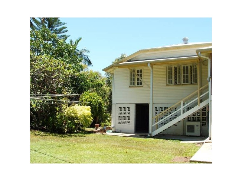 4 James Street, West End QLD 4810