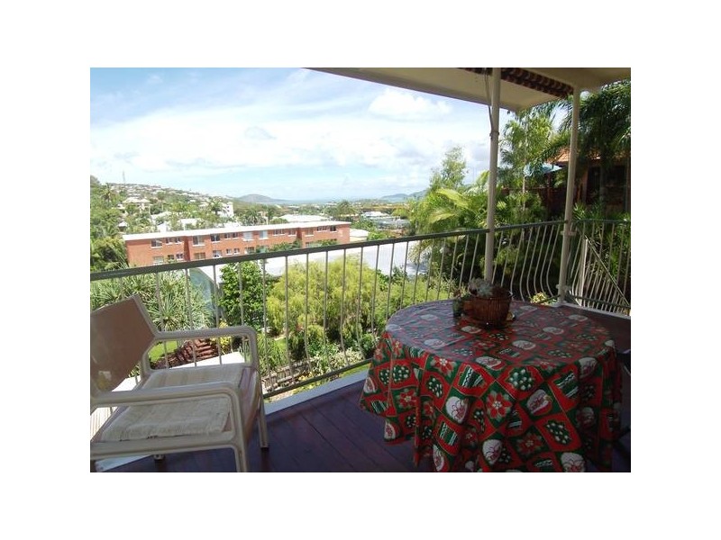 11 Stanton Terrace, North Ward QLD 4810