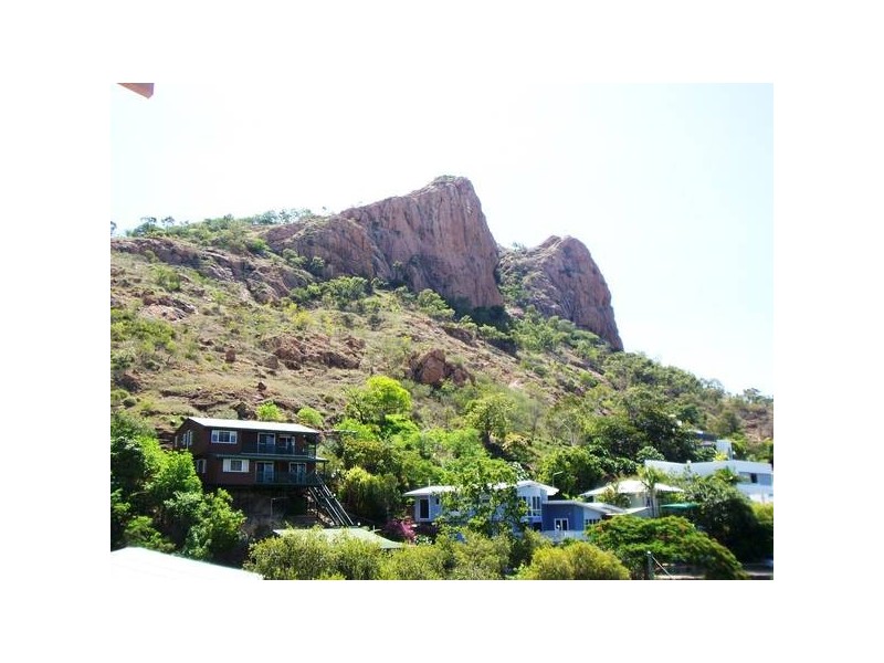 11 Stanton Terrace, North Ward QLD 4810