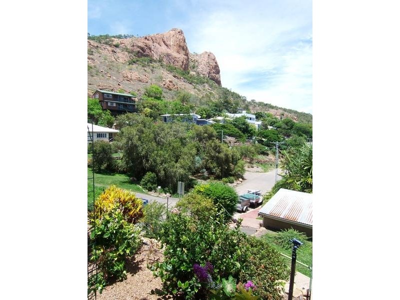 11 Stanton Terrace, North Ward QLD 4810