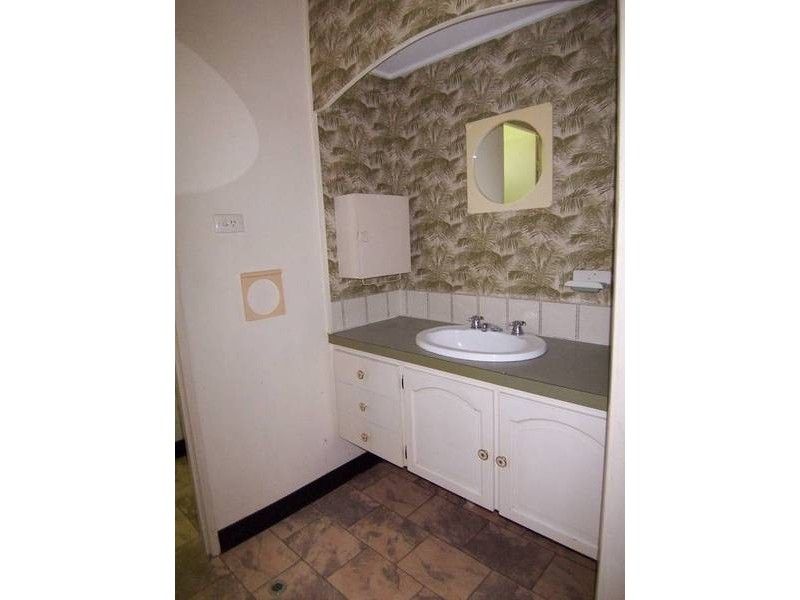 11 Yut Fay Ave, Kelso QLD 4815