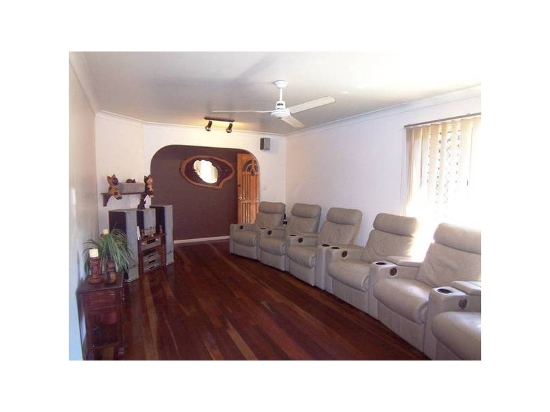 6 Island Street, Saunders Beach QLD 4818