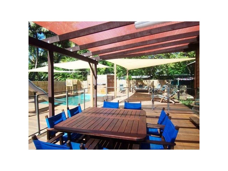 6 Island Street, Saunders Beach QLD 4818