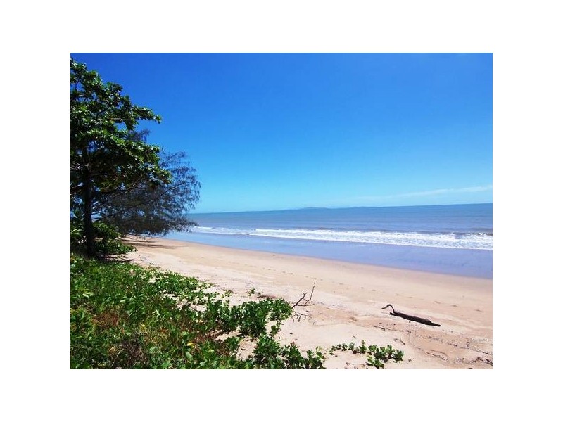 6 Island Street, Saunders Beach QLD 4818