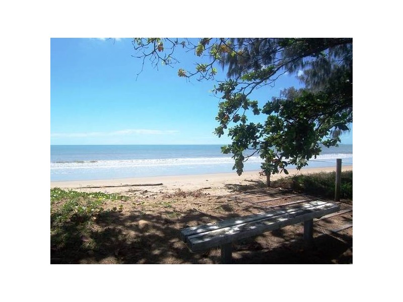 6 Island Street, Saunders Beach QLD 4818