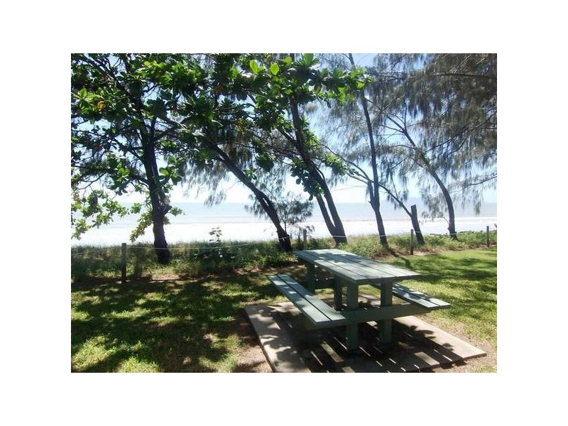 6 Island Street, Saunders Beach QLD 4818