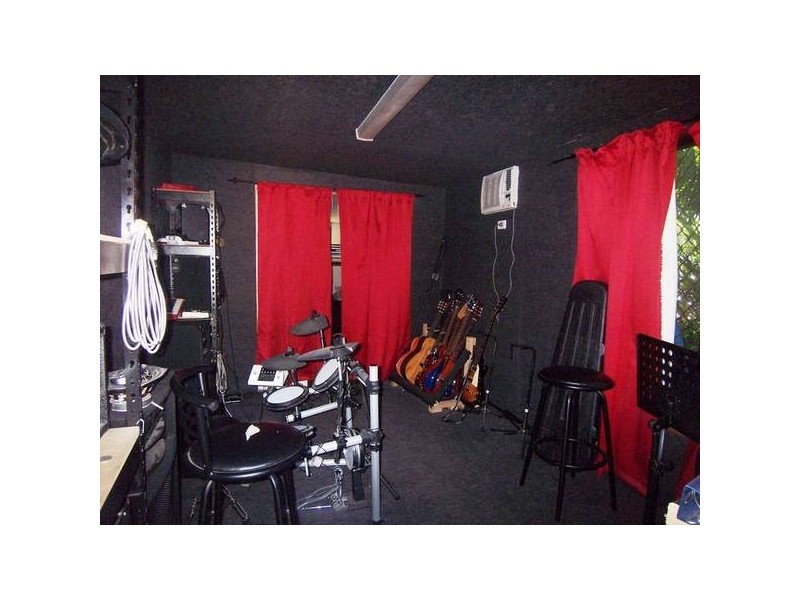 6 Island Street, Saunders Beach QLD 4818