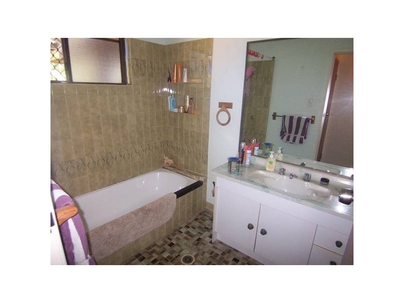 141 Miles Ave, Kelso QLD 4815