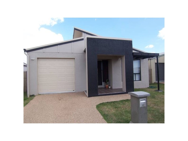 7 Laurie Motti Parade, Kirwan QLD 4817