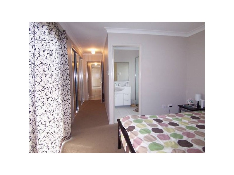 7 Laurie Motti Parade, Kirwan QLD 4817