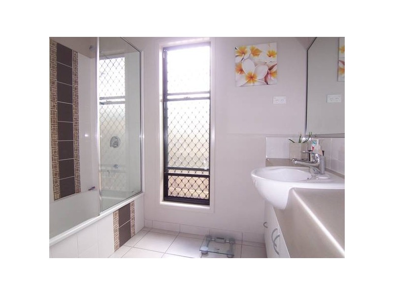 7 Laurie Motti Parade, Kirwan QLD 4817