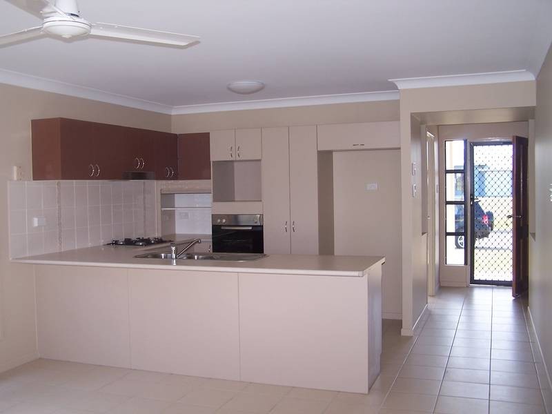 25 Laurie Motti Pde, Kirwan QLD 4817