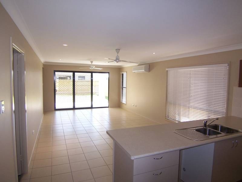 25 Laurie Motti Pde, Kirwan QLD 4817