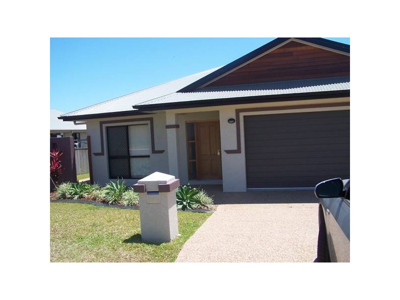 Bushland Beach QLD 4818