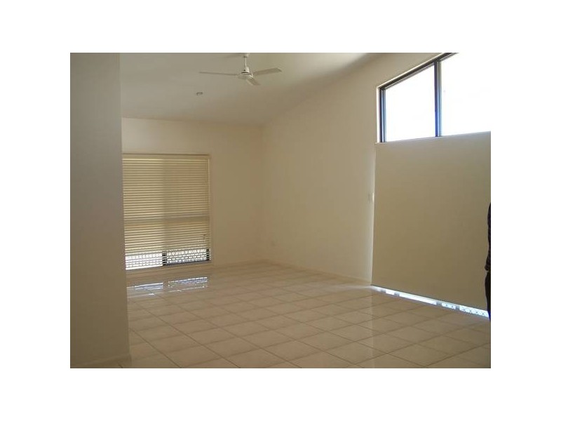 Bushland Beach QLD 4818