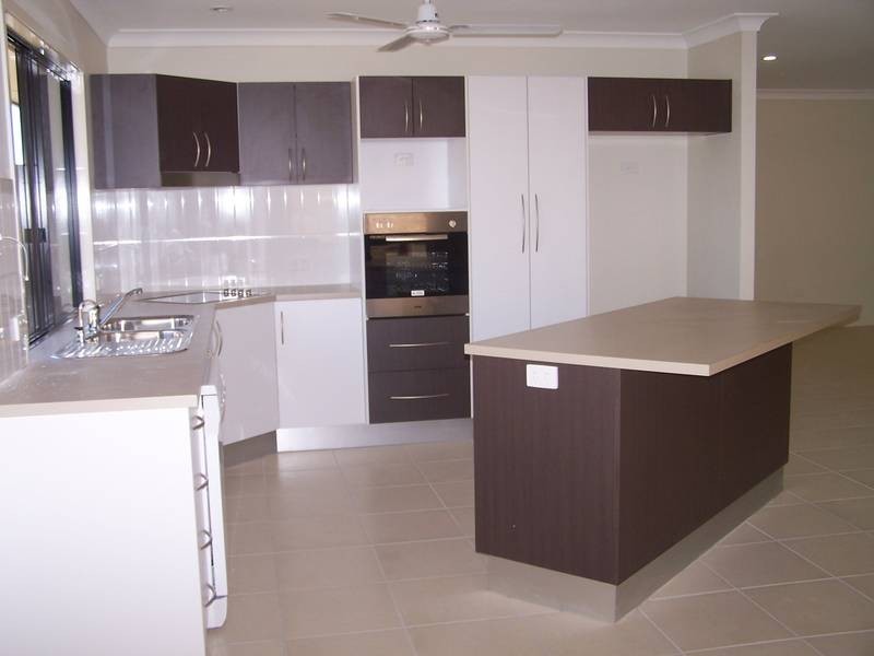 Bushland Beach QLD 4818