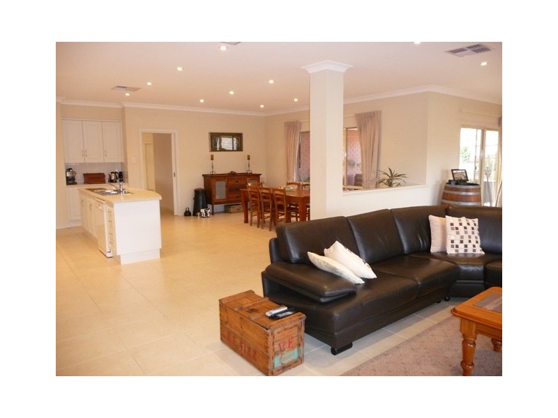 16 Barrow Court, Mount Barker SA 5251