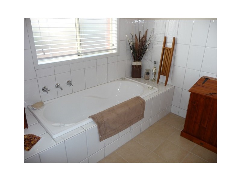 16 Barrow Court, Mount Barker SA 5251