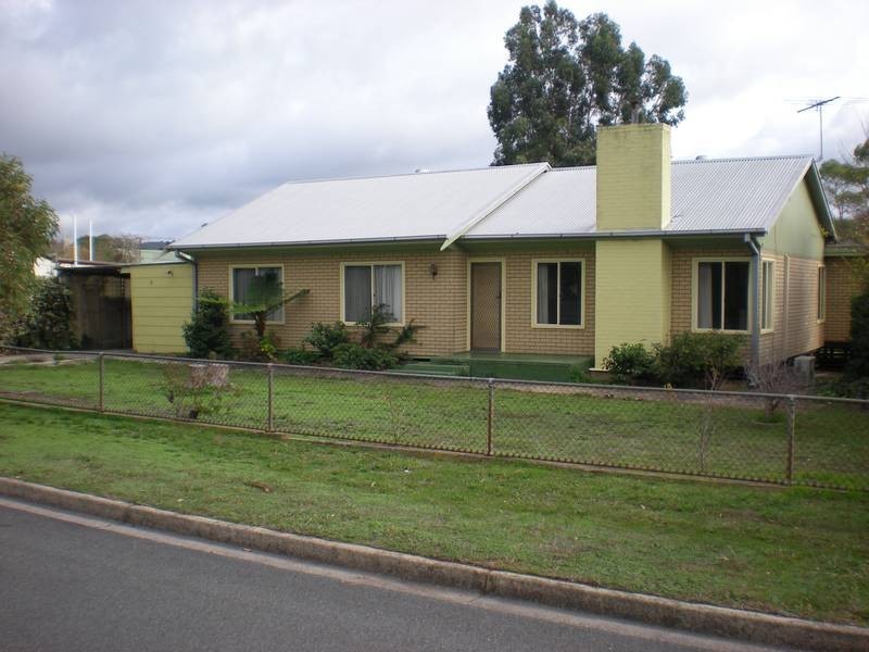 8 Hampden Road, Mount Barker SA 5251