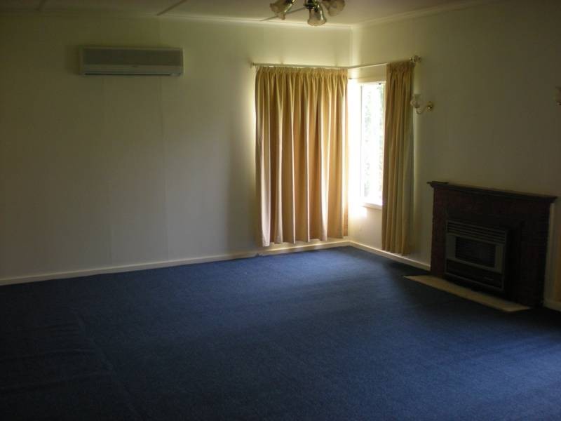 8 Hampden Road, Mount Barker SA 5251