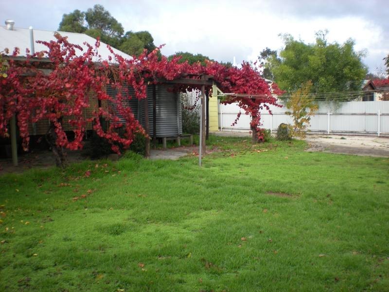8 Hampden Road, Mount Barker SA 5251