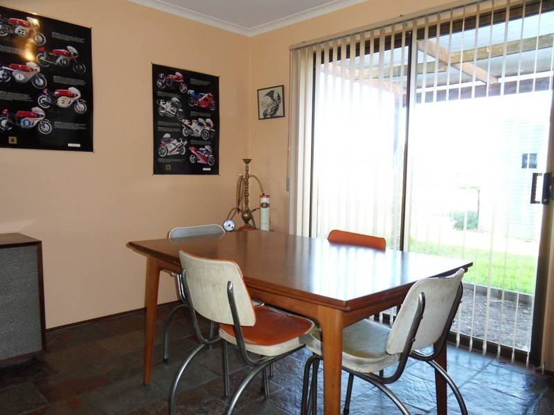 15 Cemetery Road, Callington SA 5254